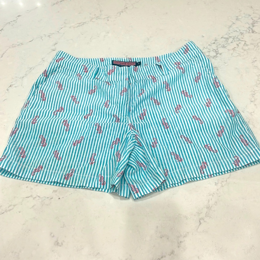 EUC Vineyard Vines Size 8 Seahorse Shorts